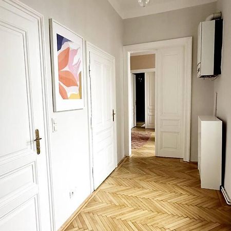 Ruhige & Grosse Altbauwohnung 7Min Zum Zentrum Vienna Exterior photo