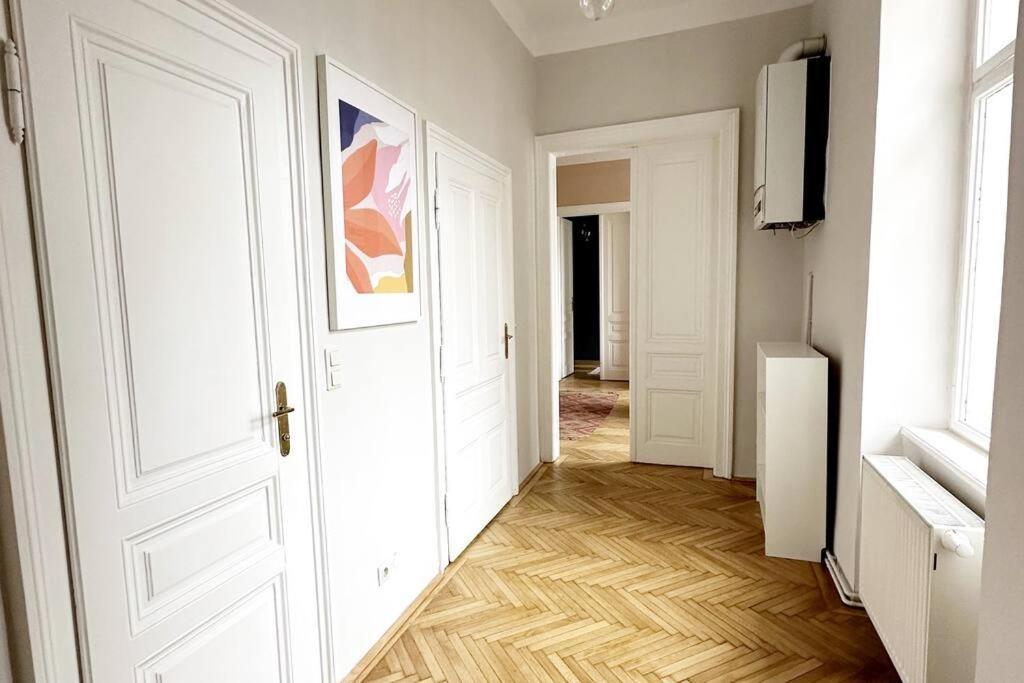 Ruhige & Grosse Altbauwohnung 7Min Zum Zentrum Vienna Exterior photo
