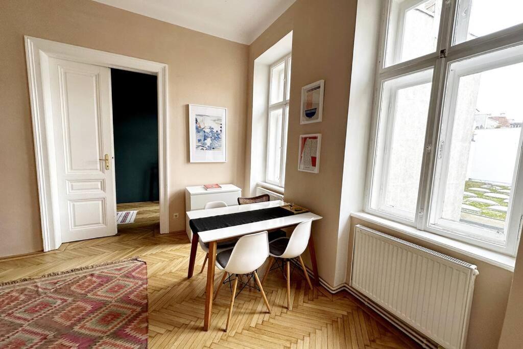 Ruhige & Grosse Altbauwohnung 7Min Zum Zentrum Vienna Exterior photo